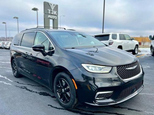 2022 Chrysler Pacifica Touring-L