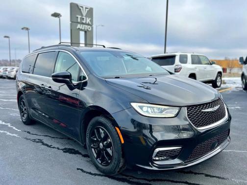 2022 Chrysler Pacifica Touring-L