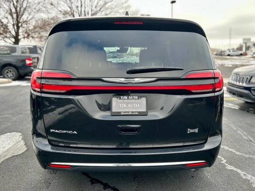 2022 Chrysler Pacifica Touring-L