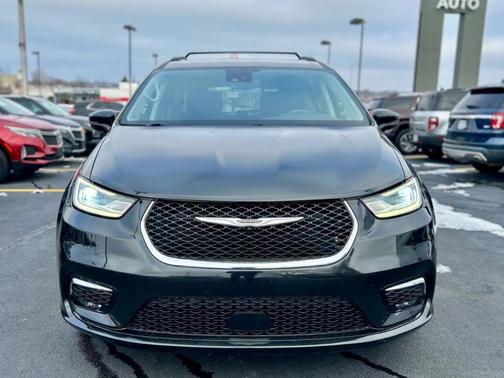 2022 Chrysler Pacifica Touring-L