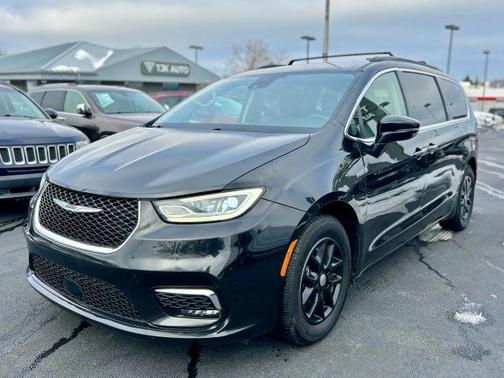2022 Chrysler Pacifica Touring-L