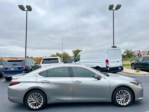 2019 Lexus ES 300h Ultra Luxury