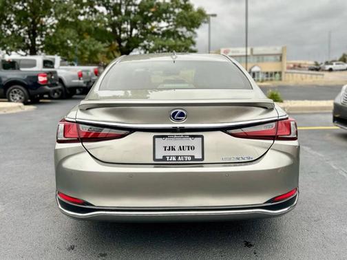 2019 Lexus ES 300h Ultra Luxury