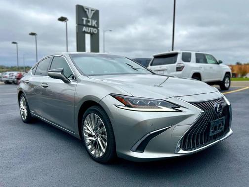 2019 Lexus ES 300h Ultra Luxury