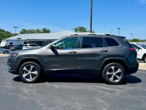 Gray 2019 Jeep Cherokee Limited