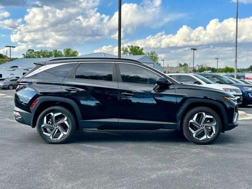 Black 2023 Hyundai TUCSON SEL
