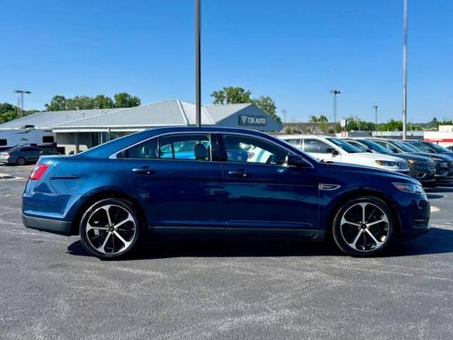 Blue 2016 Ford Taurus SEL