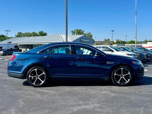 Blue 2016 Ford Taurus SEL