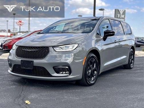 Gray 2023 Chrysler Pacifica Hybrid Limited