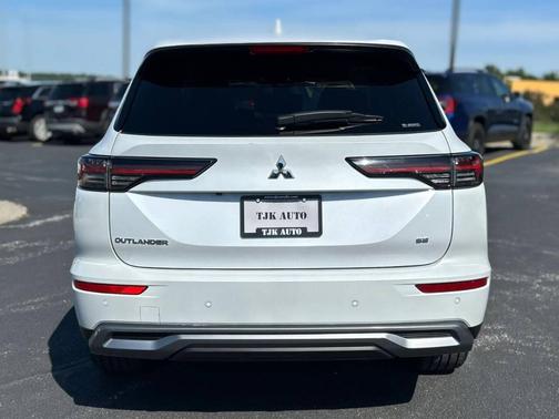 White 2025 Mitsubishi Outlander EDITION