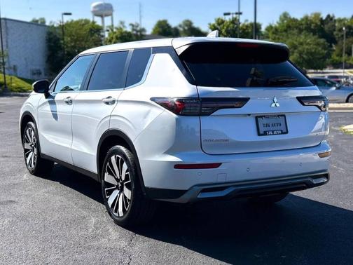 White 2025 Mitsubishi Outlander EDITION
