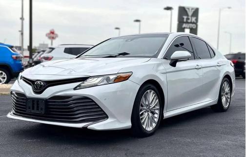 White 2018 Toyota Camry XLE