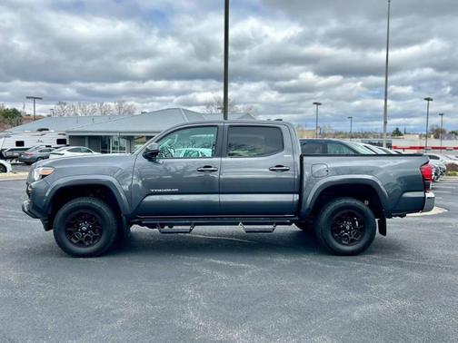 2022 Toyota Tacoma SR5