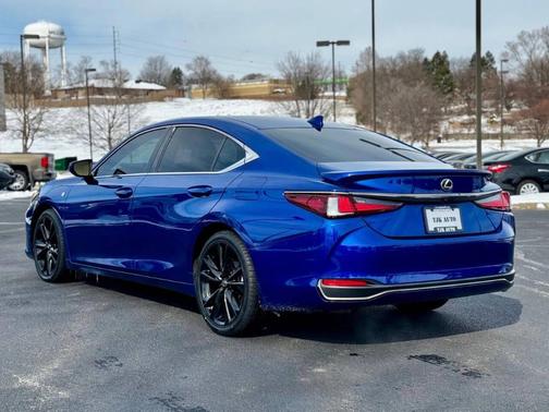 2023 Lexus ES 300h Base