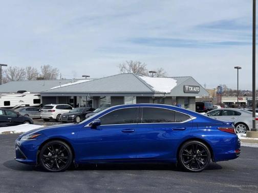 2023 Lexus ES 300h Base