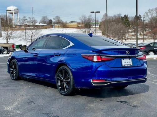 2023 Lexus ES 300h Base