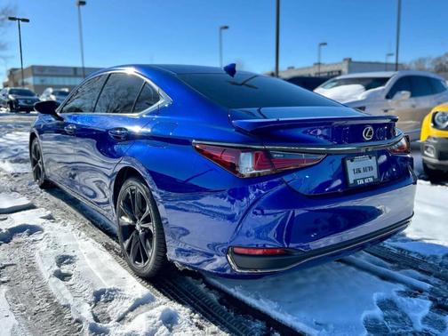 2023 Lexus ES 300h Base