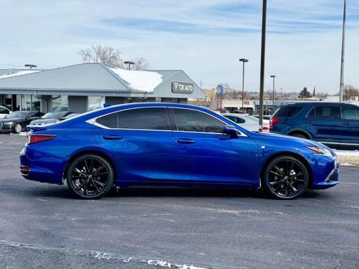 2023 Lexus ES 300h Base