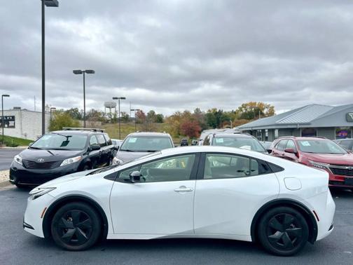 2024 Toyota Prius LE