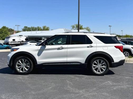 White 2023 Ford Explorer Limited