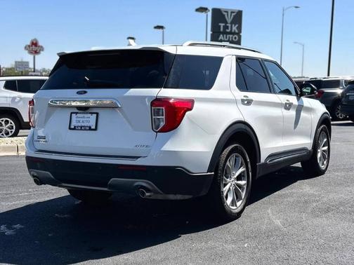 White 2023 Ford Explorer Limited
