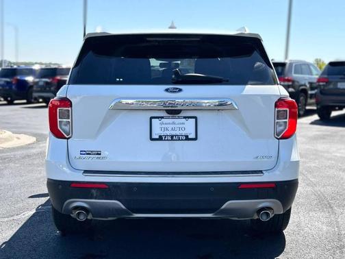 White 2023 Ford Explorer Limited