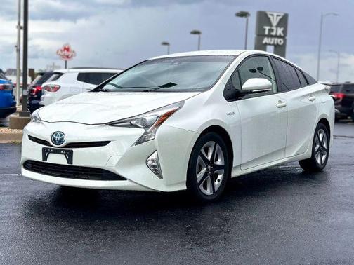 White 2016 Toyota Prius Four