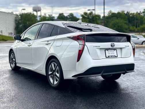 White 2016 Toyota Prius Four