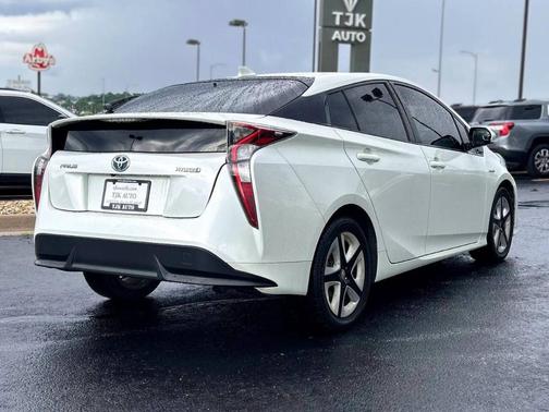 White 2016 Toyota Prius Four
