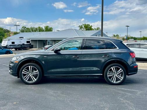 Manhattan Gray Metallic 2020 Audi Q5 e 55 Premium