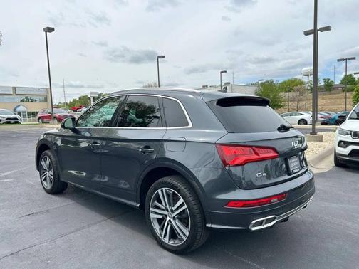 Manhattan Gray Metallic 2020 Audi Q5 e 55 Premium