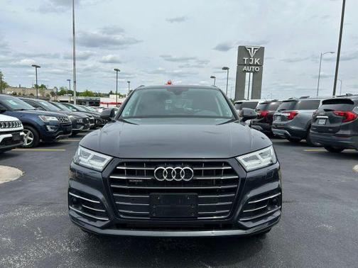 Manhattan Gray Metallic 2020 Audi Q5 e 55 Premium