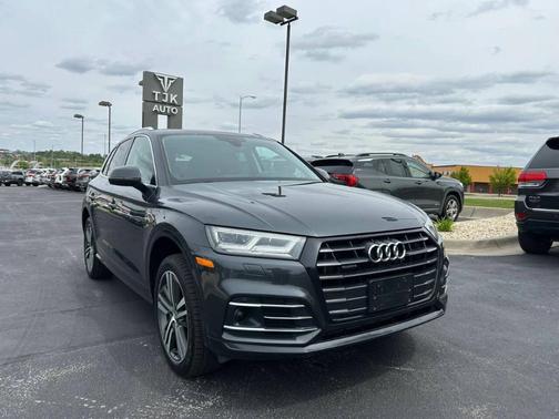 Manhattan Gray Metallic 2020 Audi Q5 e 55 Premium