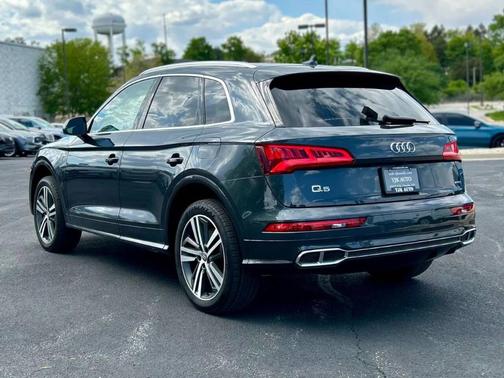 Manhattan Gray Metallic 2020 Audi Q5 e 55 Premium