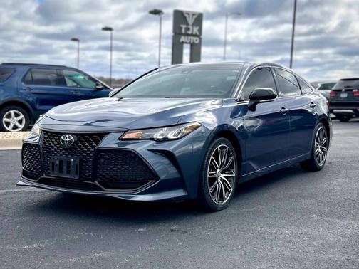 Blue 2020 Toyota Avalon XSE