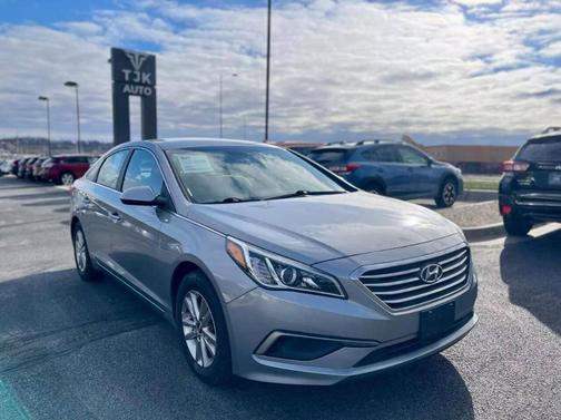 2016 Hyundai SONATA SE