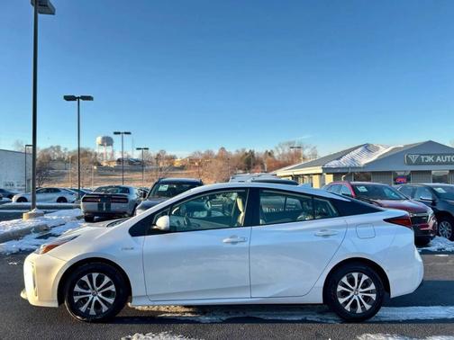 2021 Toyota Prius LE