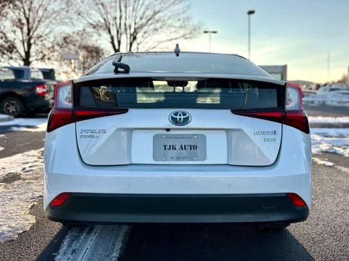 2021 Toyota Prius LE