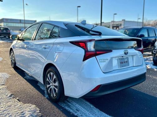 2021 Toyota Prius LE