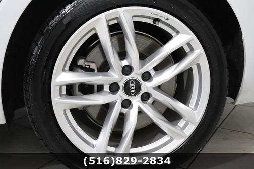 Photo 5 of 31 of 2021 Audi A4 45 S line quattro Premium