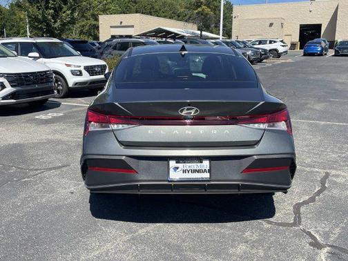 Amazon Gray 2026 Hyundai ELANTRA SE