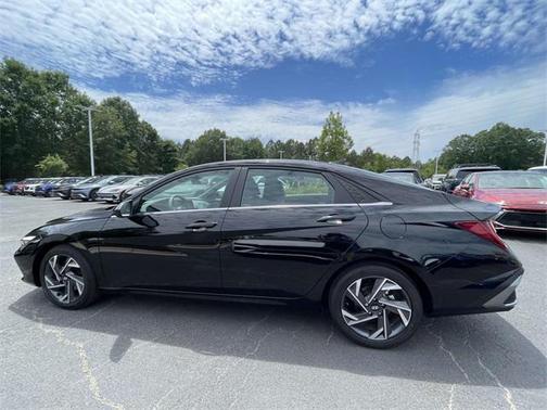 2025 Hyundai ELANTRA SEL