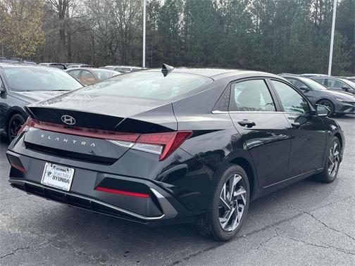 2025 Hyundai ELANTRA SEL