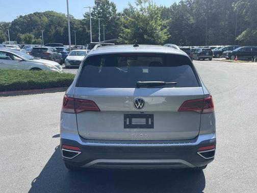 Pyrite Silver Metallic 2022 Volkswagen Taos 1.5T SE