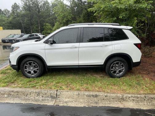 Platinum White Pearl 2024 Honda Passport AWD TrailSport