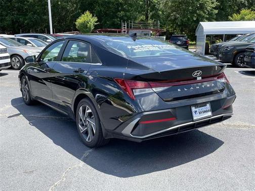 2025 Hyundai ELANTRA SEL