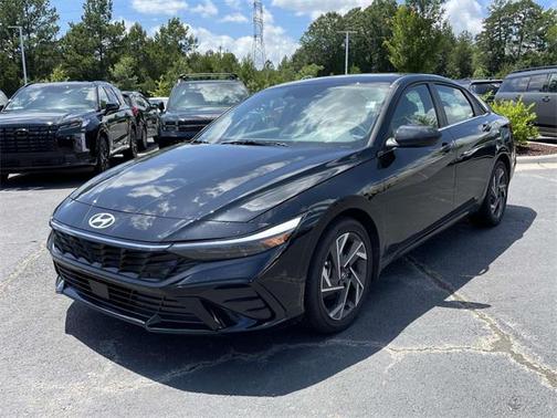 2025 Hyundai ELANTRA SEL