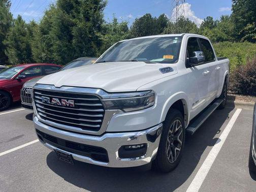 Ivory White Tri-Coat Pearlcoat 2025 RAM 1500 Laramie