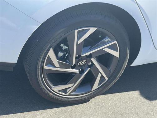 2025 Hyundai ELANTRA HEV SEL Sport