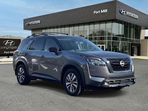 2022 Nissan Pathfinder SL 4WD